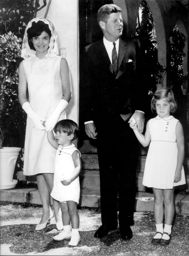 John Kennedy , ta naine Jacqueline ja nende kaks last
