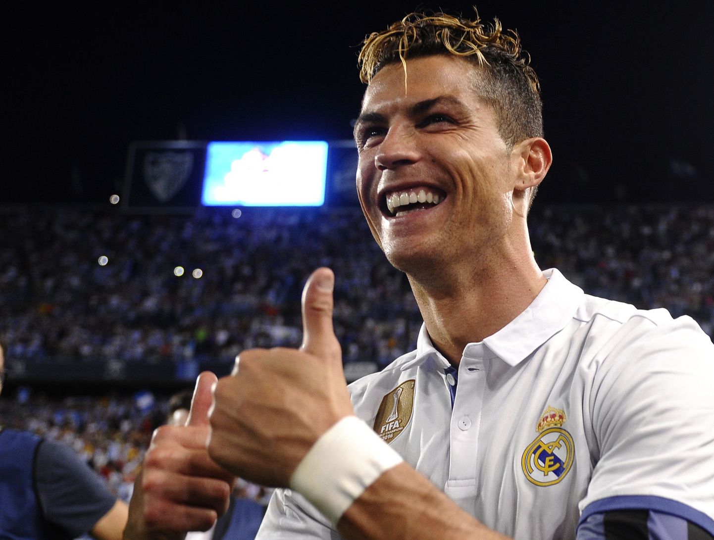 Madridi Reali superstaar Cristiano Ronaldo juhib neljandat aastat järjest maailma enim tasustatud jalgpallurite edetabelit.