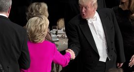 Pildid ja video: Clinton ja Trump oskavad enda ja üksteise üle naerda