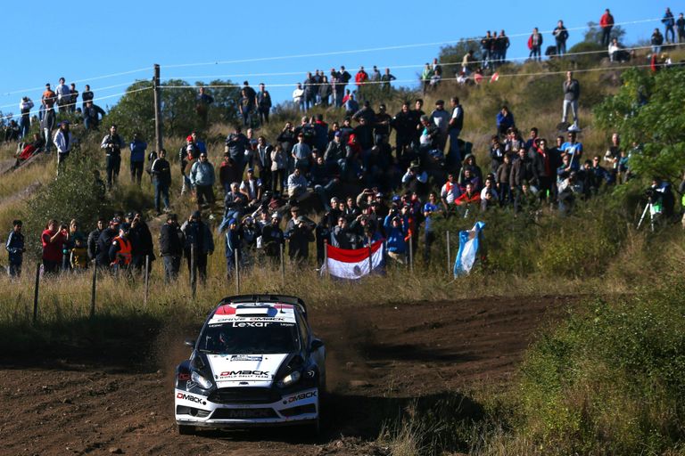 Estonian driver Ott Tanak steers his Ford Fiesta RS WRC with his compatriot co-driver Raigo Molder during the shakedown stage of the WRC Argentina 2016 near Cabalango, Cordoba, Argentina on April 21, 2016. / AFP PHOTO / DIEGO LIMA