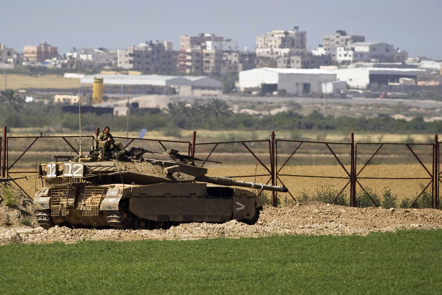 Iisraeli tank Gaza sektori piiril.