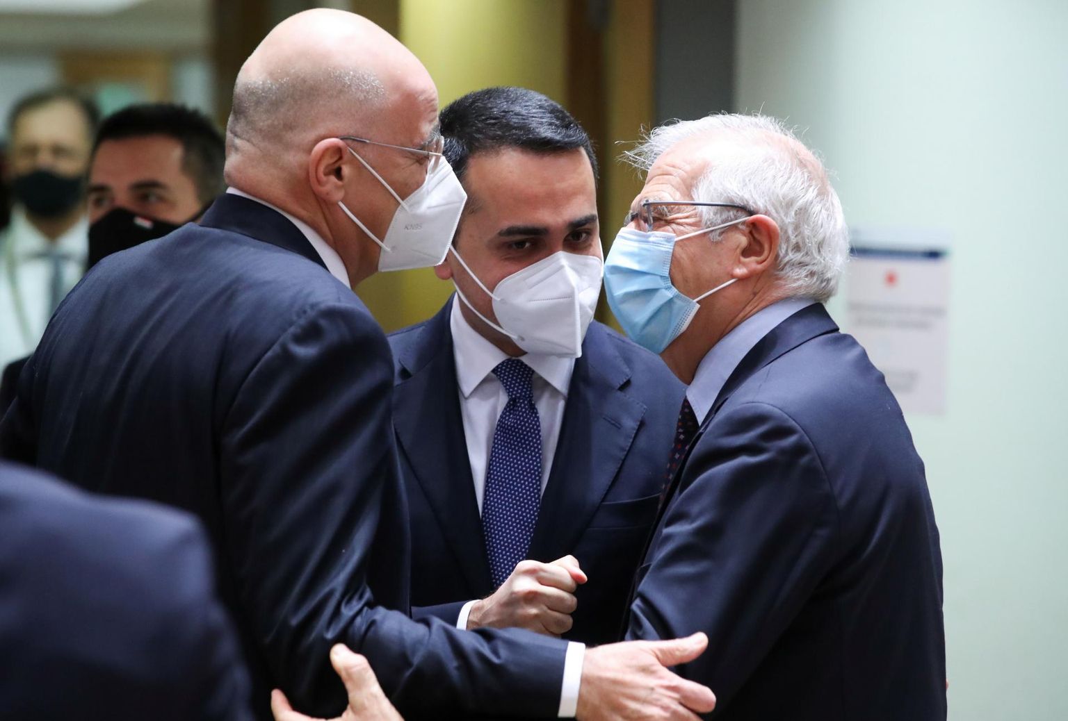 Kreeka välisminister Níkos Déndias, Itaalia välisminister Luigi Di Maio ja ELi kõrge esindaja Josep Borrell eile Brüsselis. Kolleegid avaldasid Di Maiole kaastunnet Itaalia suursaadiku tapmise pärast Kongo DVs.