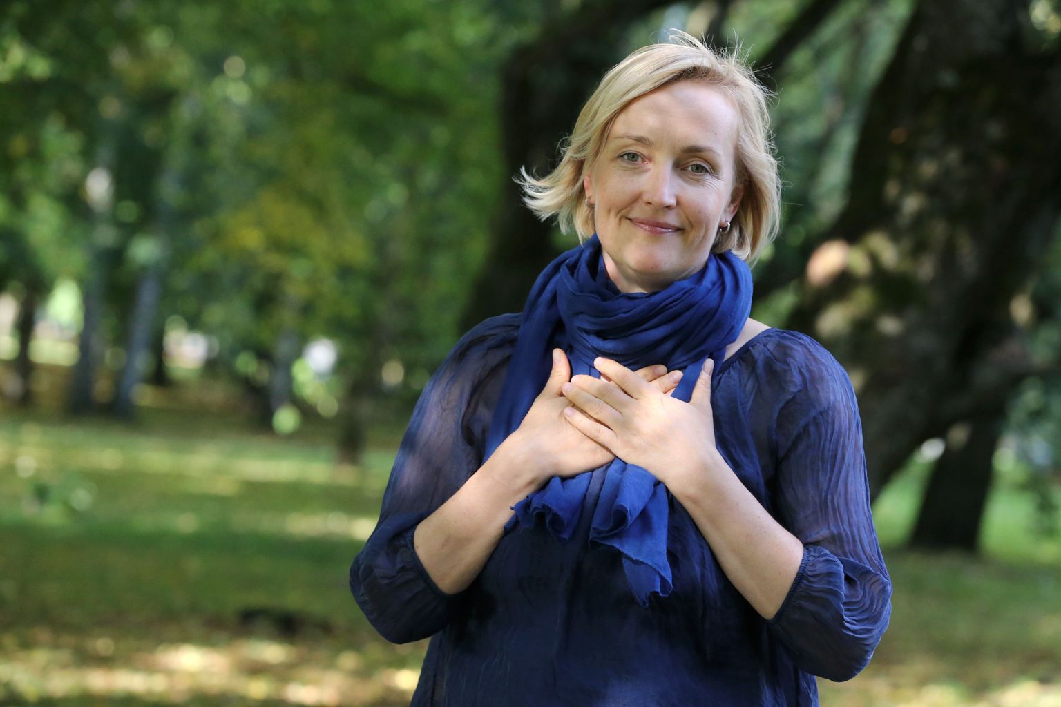 Kristina Kallasele meeldib, et Narvas leidub palju rohelust. See pilt on siiski tehtud tema kodulinnas Tartus, kus on samuti palju parke.
