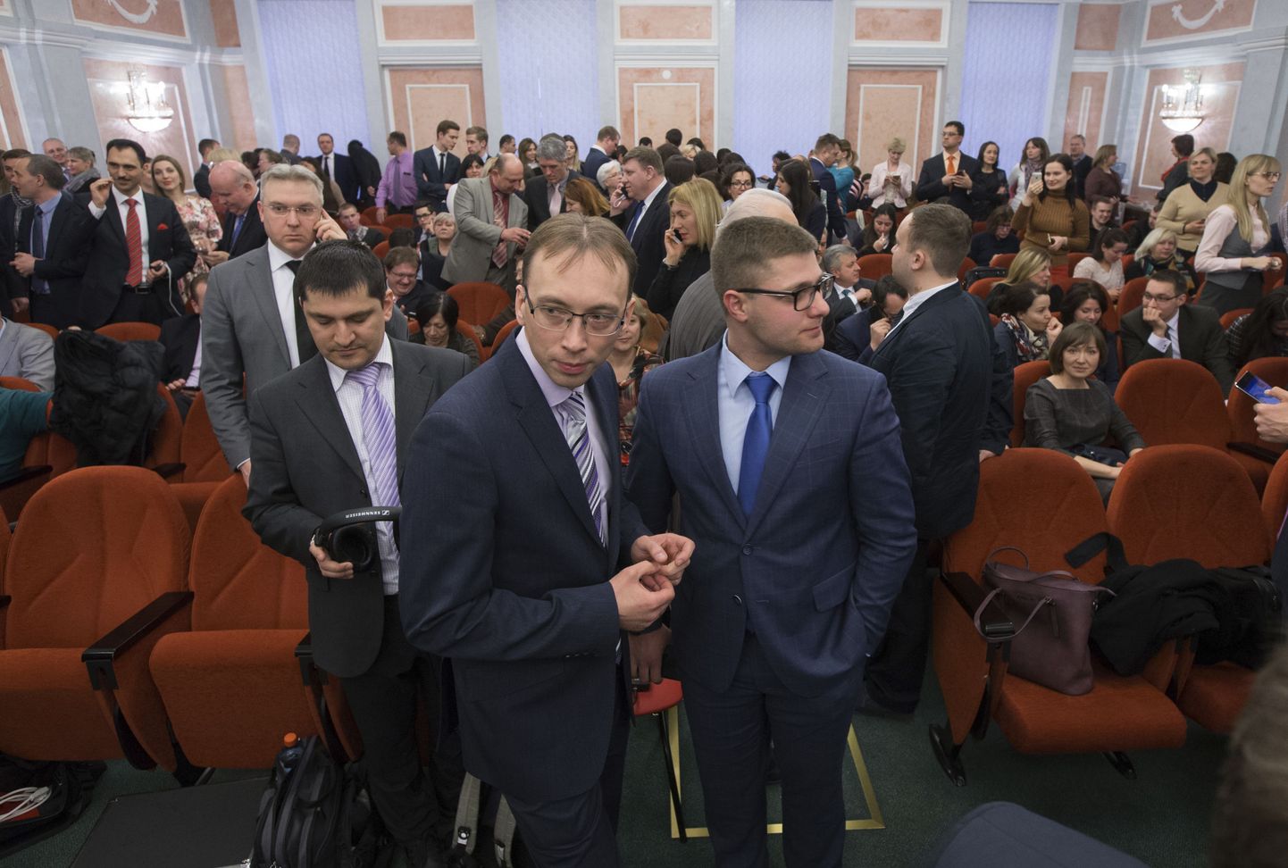 Jehoova tunnistajad Moskvas kohtusaalis.