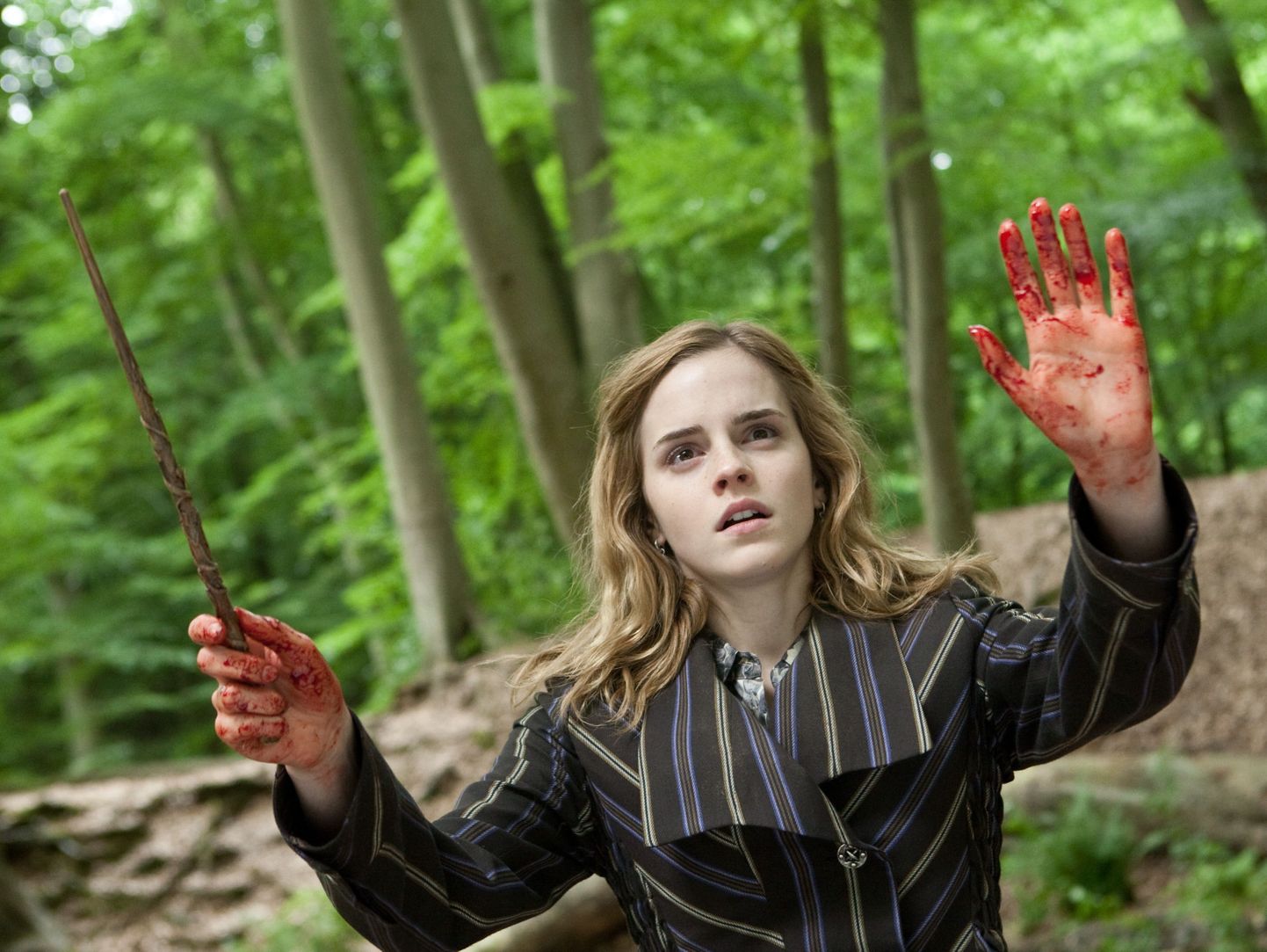 Положительные герои фильмов про Гарри Поттера заняты борьбой со злом. На фото: Эмма Уотсон в роли Гермионы.