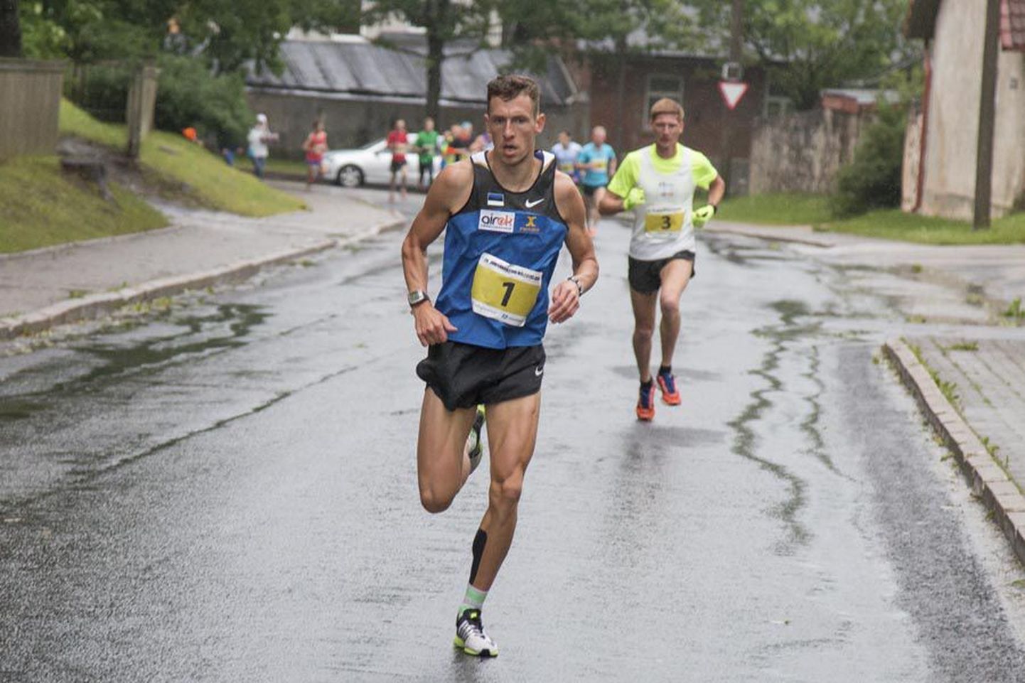 Enne Karksi Jaanijooksu oli Keio Kits rekordajaga võidukas Viljandis Jüri Lossmanni mälestusjooksul.