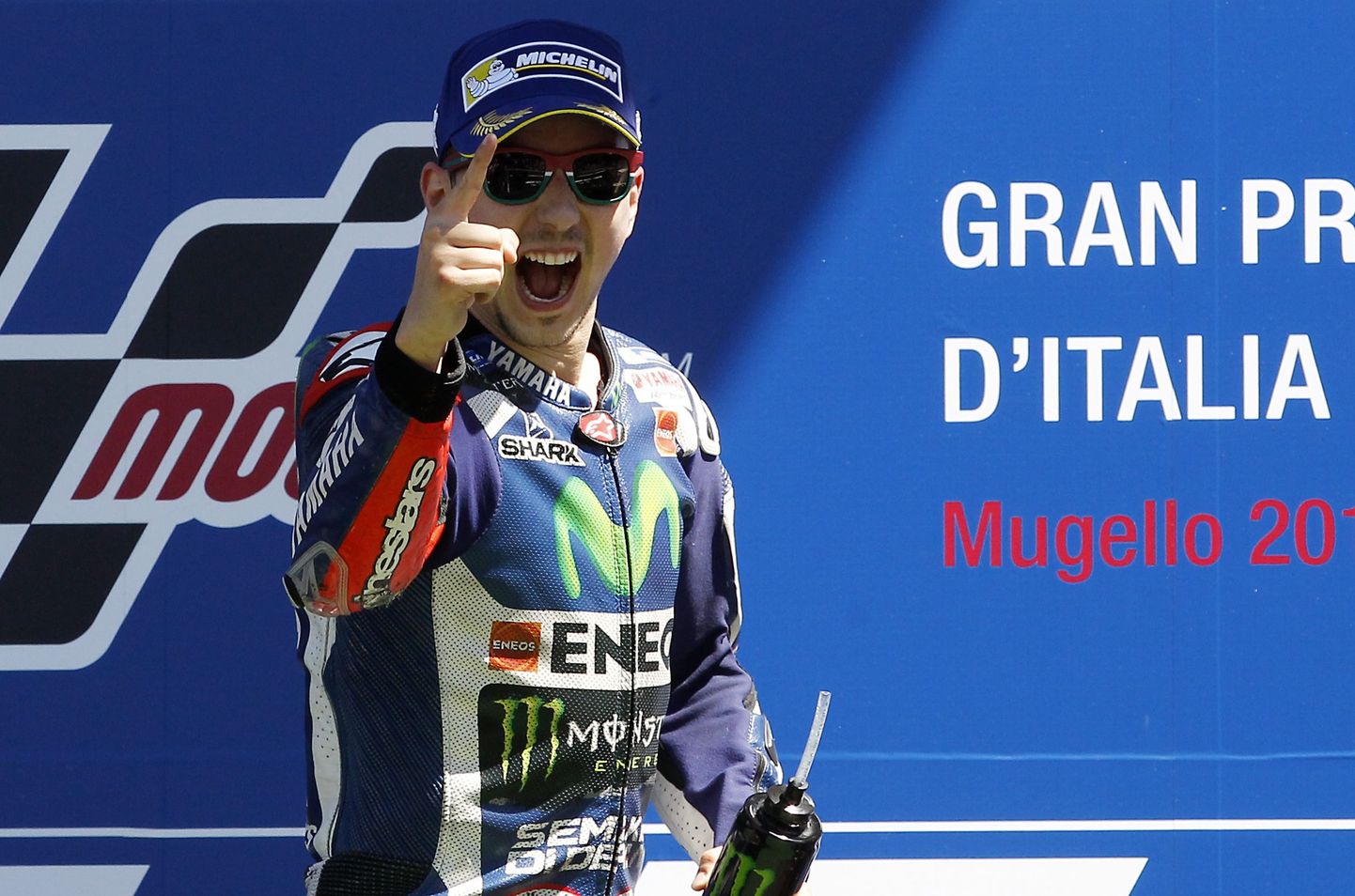Yamaha sõitja Jorge Lorenzo tähistab Mugello ringrajal saadud ülinappi MotoGP sarja etapivõitu.
