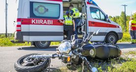 Фото и видео: в Харьюмаа столкнулись легковой автомобиль и мотоцикл