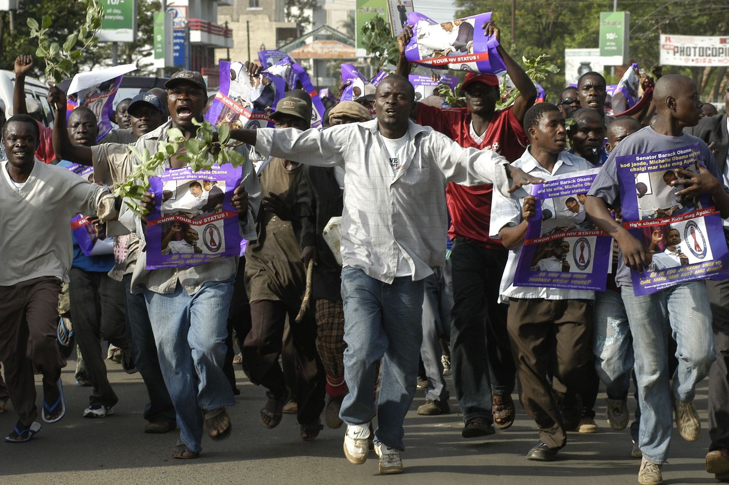 Keenia lääneosas asuva Kisumu elanikud tähistasid esimese mustanahalise valimist Ühendriikide presidendiks.