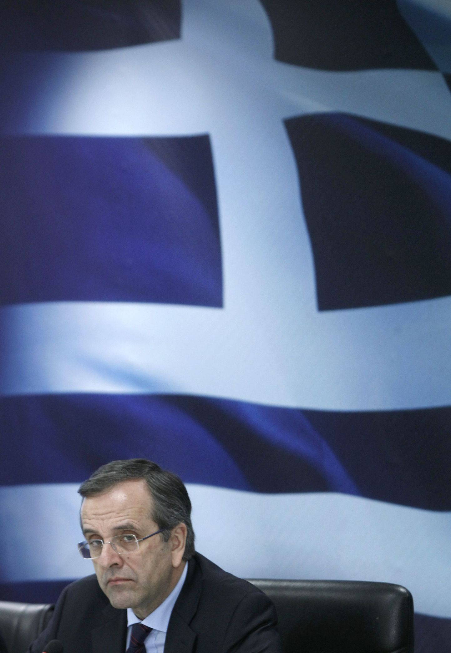 Kreeka peaminister Georgios Samaras Kreeka lipu taustal