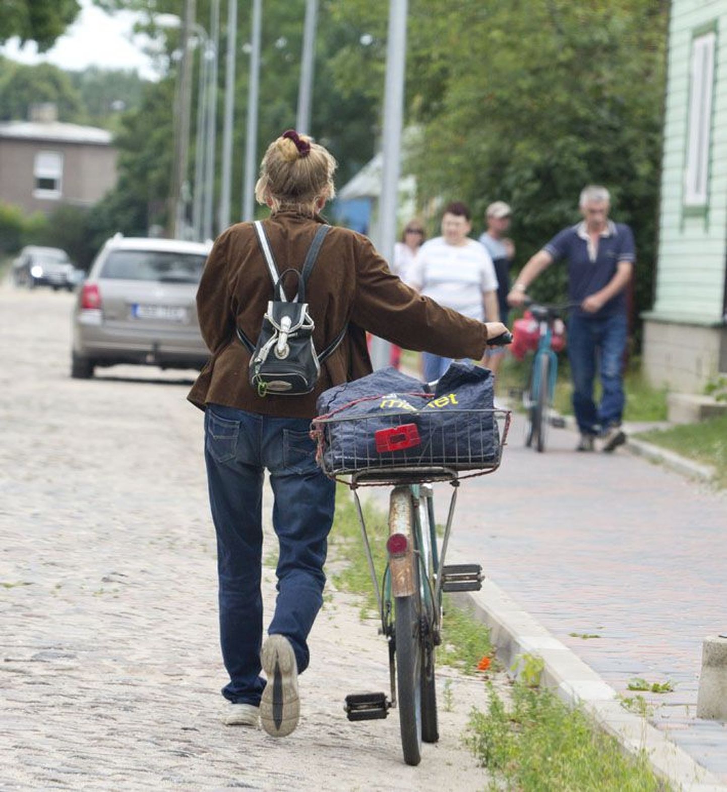 Virumaa Teataja kiirvisiit tänavatele andis tulemuseks hulga ilma kellata jalgrattaid, signaalkell oli küljes ainult ühel kondijõul liikuval aparaadil.