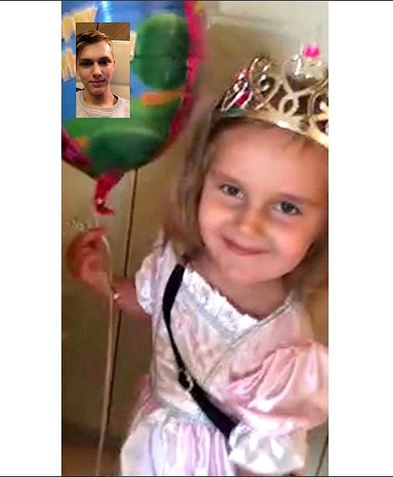 "Поздравлял перед сном мою маленькую принцессу. Клаве уже 3! Сладкая моя девочка!" - признался в любви к сестричке Дени Байсаров. Фото: instagram.com/_denny_denny_