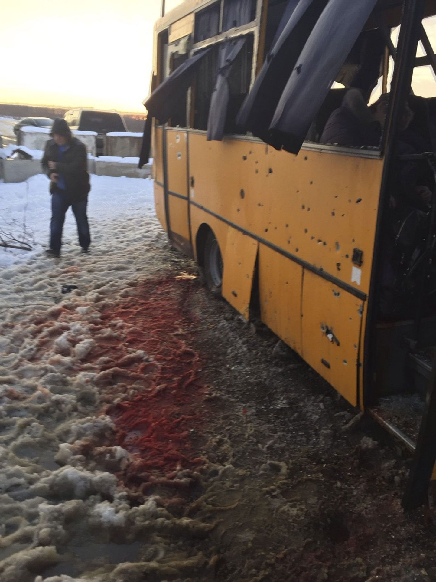 При попадании в автобус 13 января погибли 10 человек, 13 были ранены.