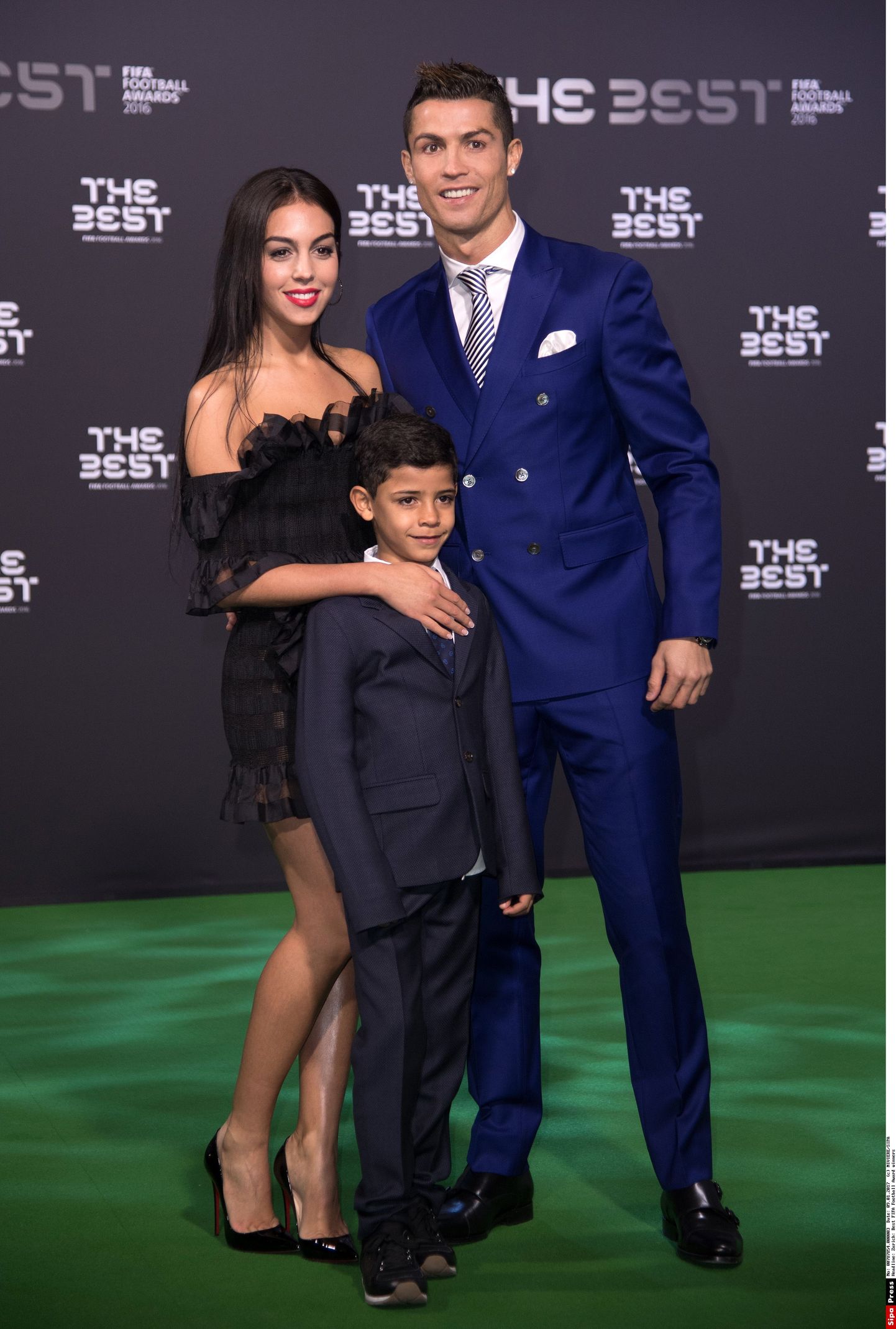 Cristiano Ronaldo koos poja Cristiano Ronaldo juuniori ja tüdruksõbra Georgina Rodriguezega.