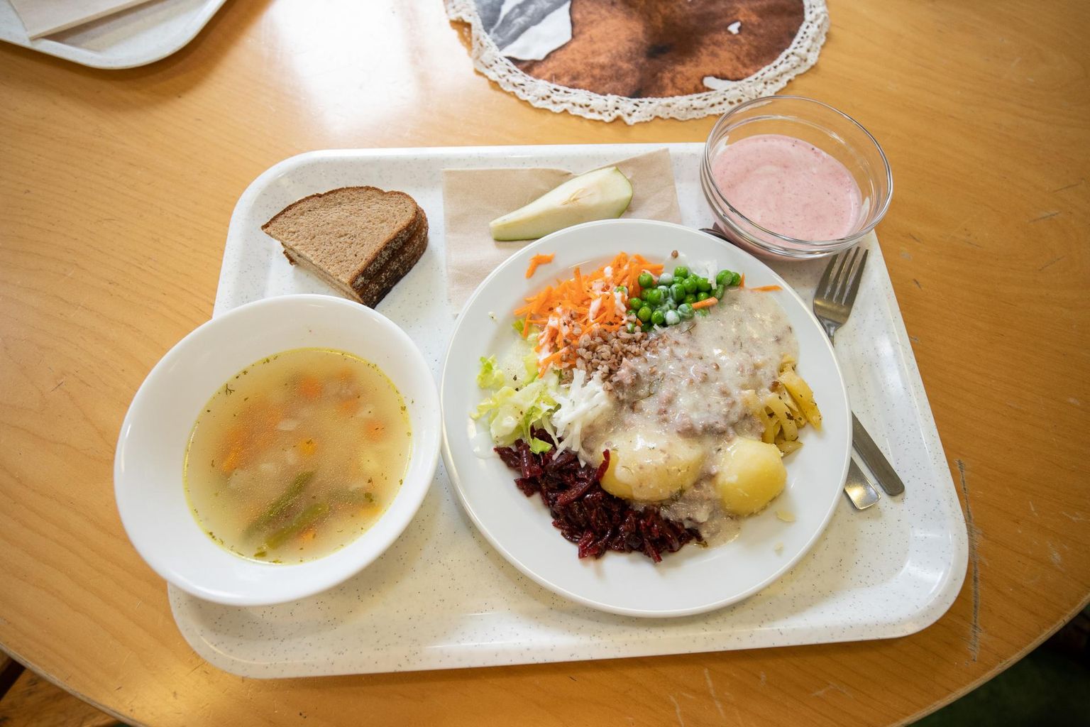 Daily koolilõuna Rakvere põhikoolis.