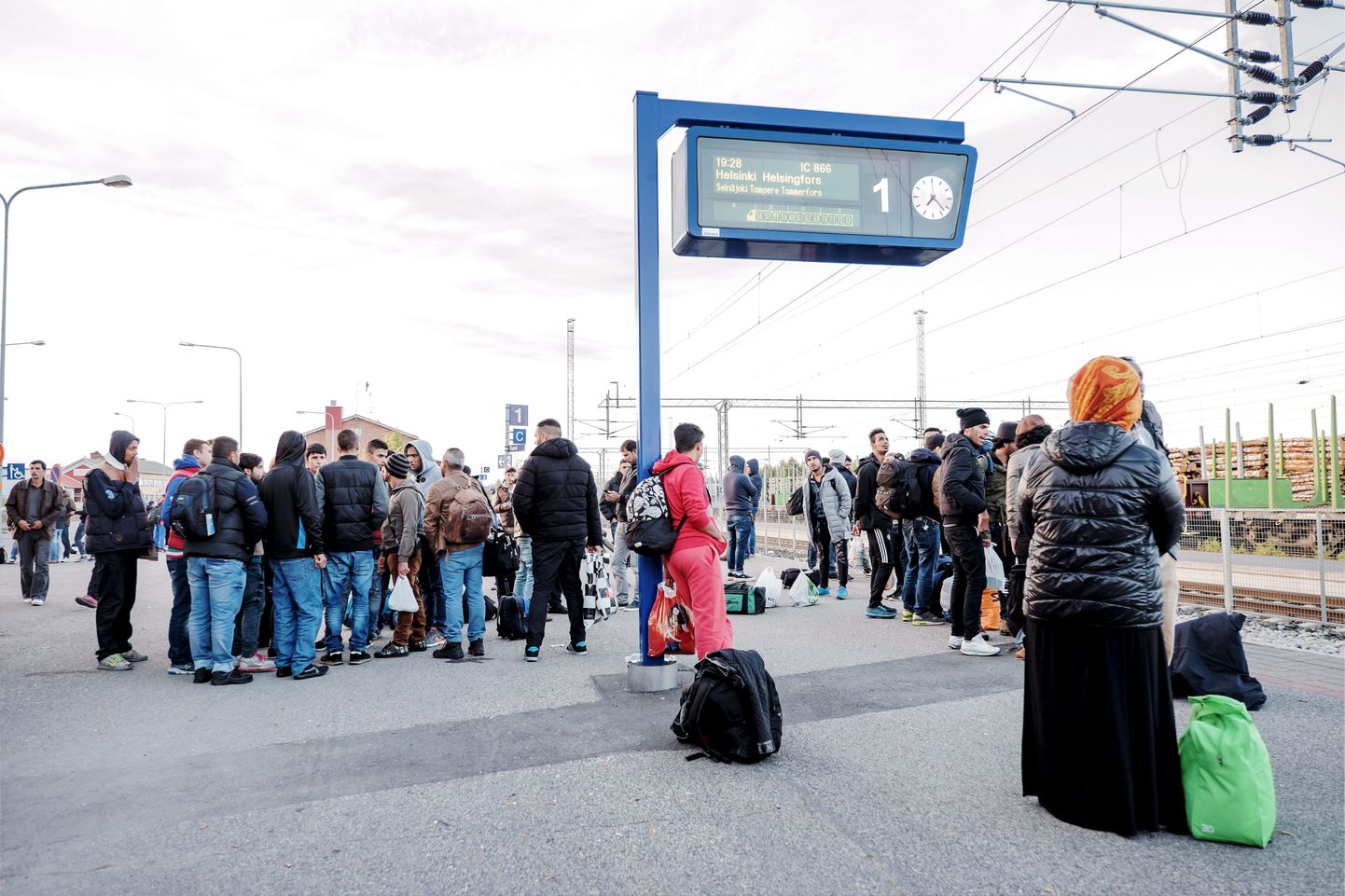 Põgenikud Kemi raudteejaamas Loode-Soomes.