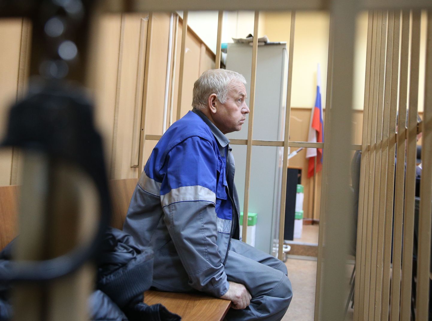 После катастрофы были задержаны пять человек. Одного из них — водителя снегоуборочной машины Владимира Мартыненко суд арестовал до 21 декабря.
