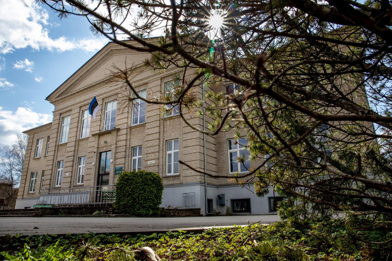 Koolimaja remondi hanke pakkumus oli ligemale 400 000 eurot plaanitust kallim.
