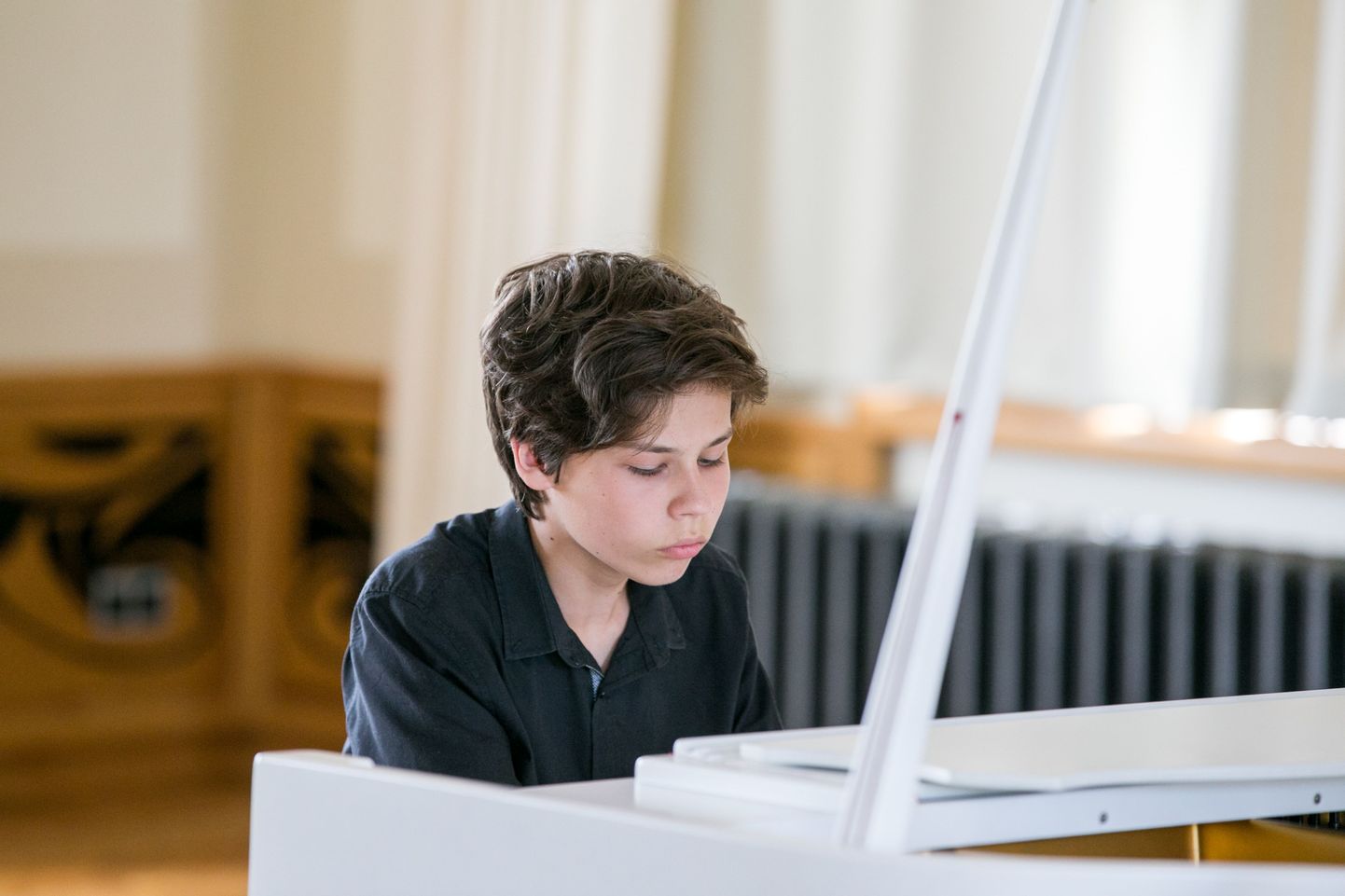 Alles paari nädala eest võttis Marten Mõru osa Järvamaal toimunud rahvusvahelisest noorte pianistide suvekoolist. Selle raames andsid suvekoolis osalenud kontserdi Paide raekojas.