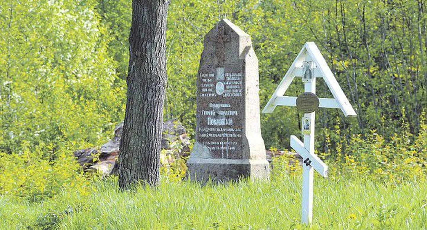 Памятник поручику Георгию Покровскому, сыну последнего царского министра иностранных дел, на кладбище Северо-Западной армии в Нарве.