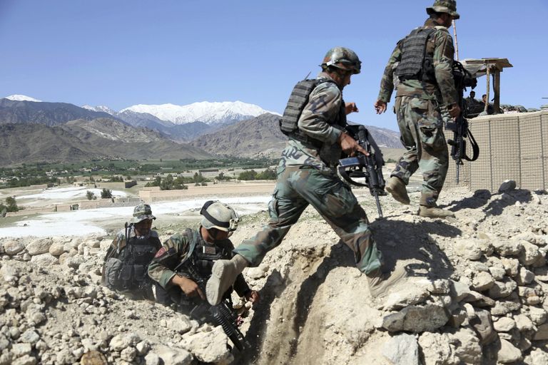 Afganistani sõdurid Pandola asula lähistel. Foto: Rahmat Gul/AP/SCANPIX