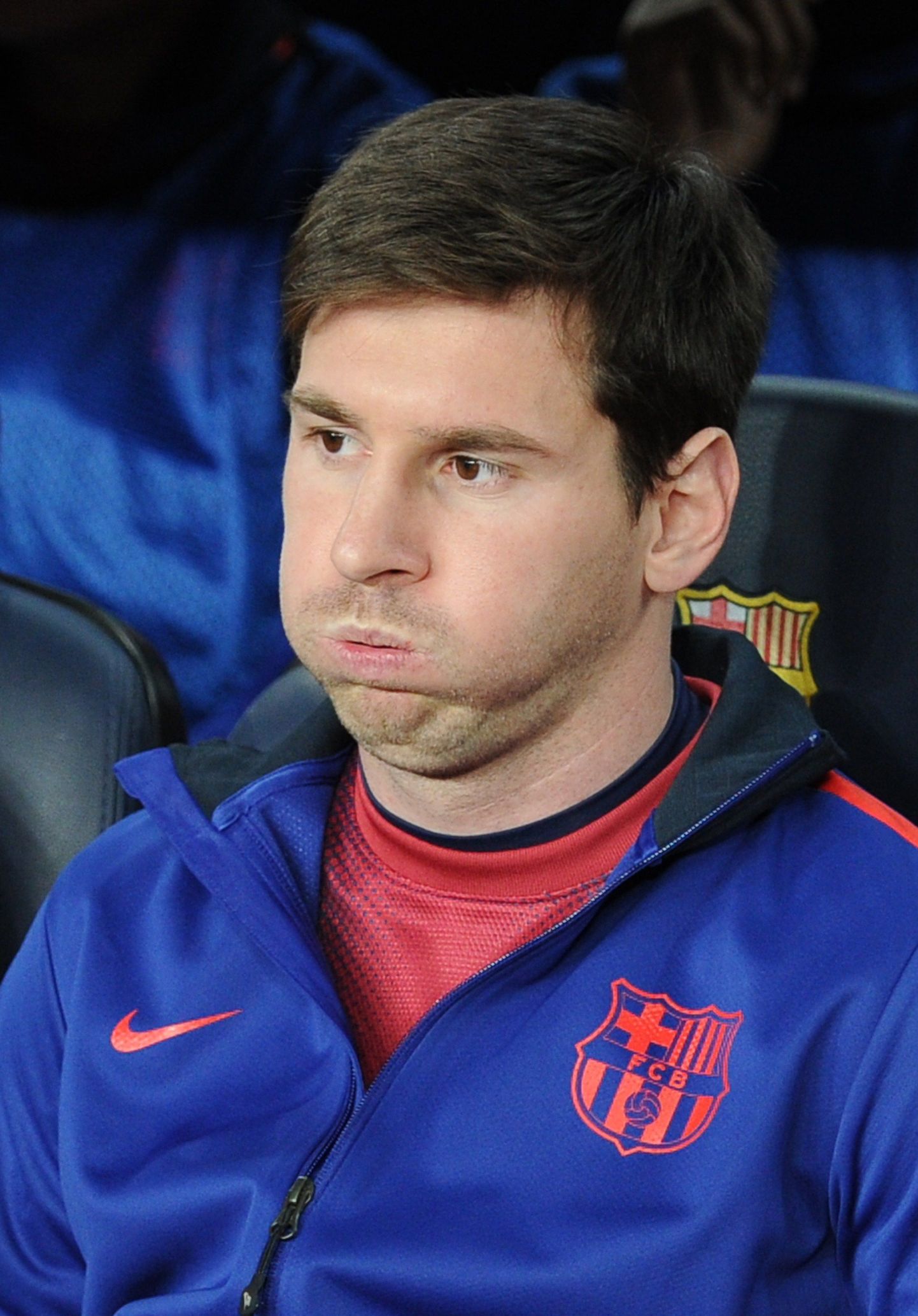Lionel Messi vahetusmängijate pingil.