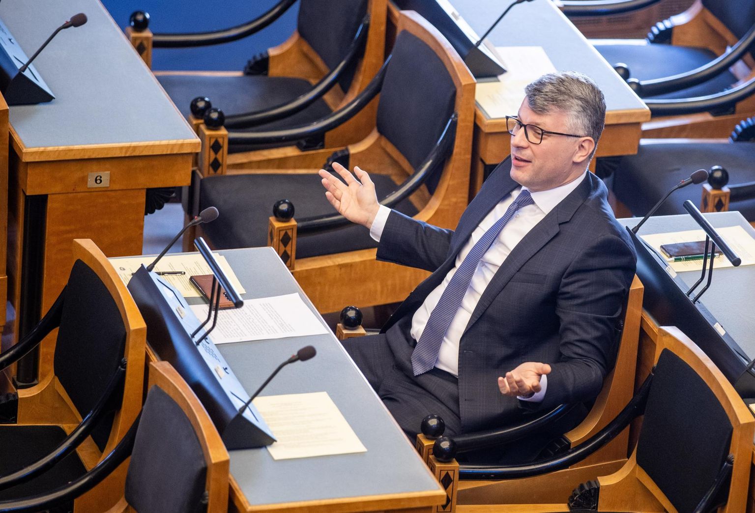 Mihhail Korbist sai kaheteistkümnes riigikogu liige, kellelt on saadikupuutumatus ära võetud. Korb palus ka oma fraktsioonil seda toetada, aga viis keskerakondlast lahkusid saalist.