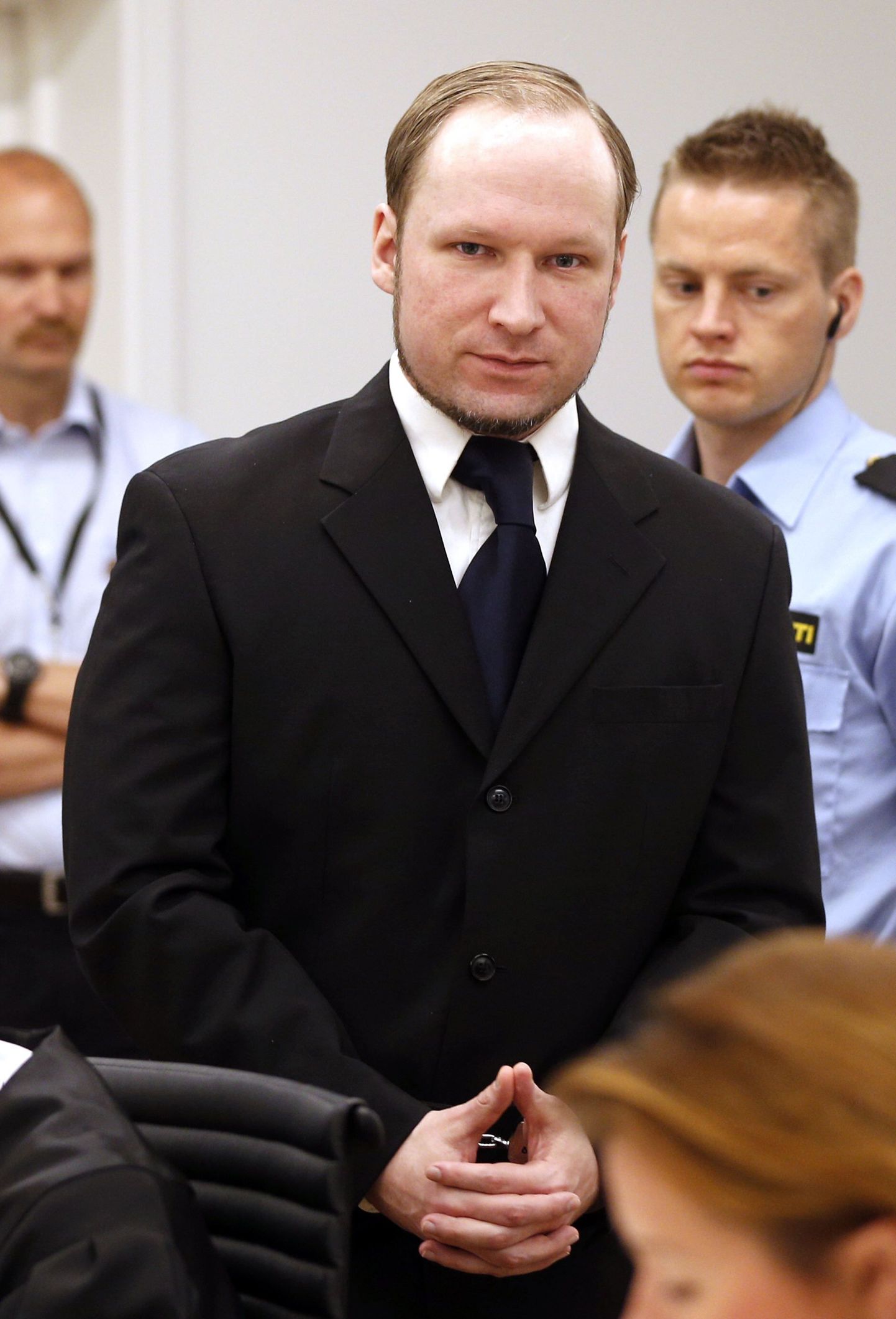 Norra massimõrvar Anders Behring Breivik täna Oslo kohtus.