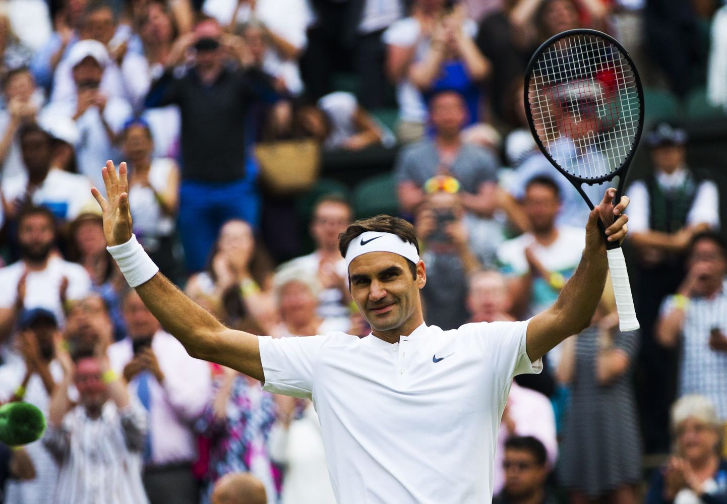 Roger Federer jätkas Wimbledonis võidumarssi.