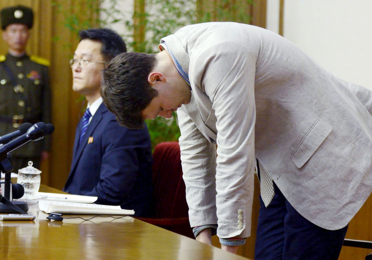 Virgiania ülikooli tudeng Otto Frederick Warmbier 2016. aasta veebruaris Põhja-Koreas toimunud kohtuprotsessil.