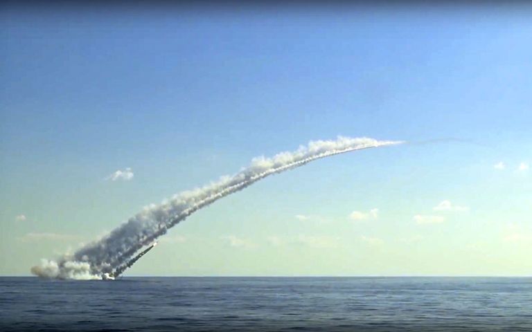Vene kaitseministeeriumi avaldatud kaadrid õhurünnakutest ISISe vastu. Foto:
