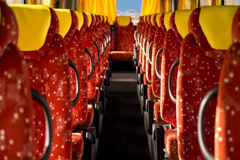 Uued Simple Expressi bussid pole hommikuste sõitjate jaoks piisavalt mugavad.