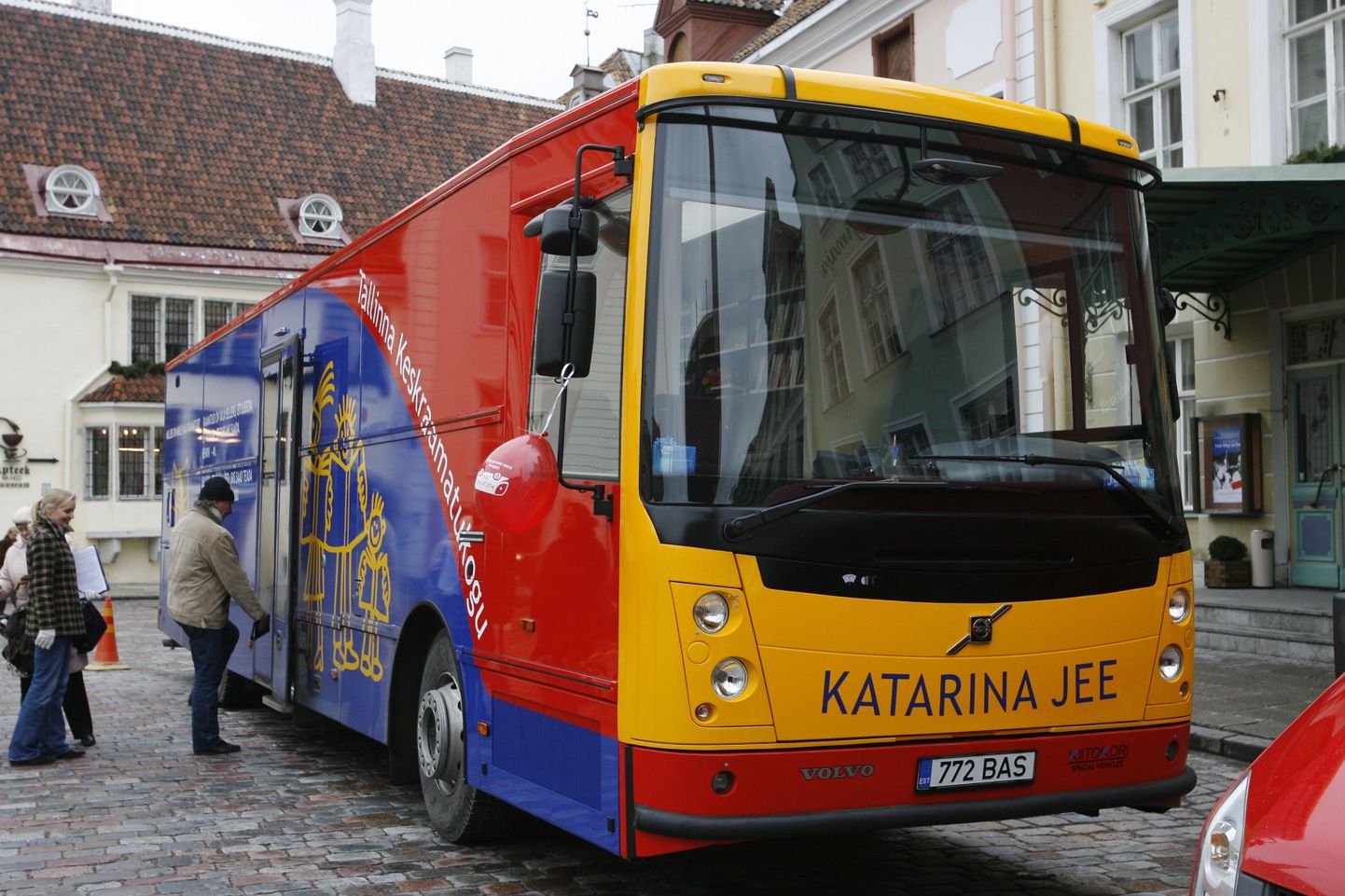 Tallinna Keskraamatukogu raamatukogubuss Katariina Jee.
