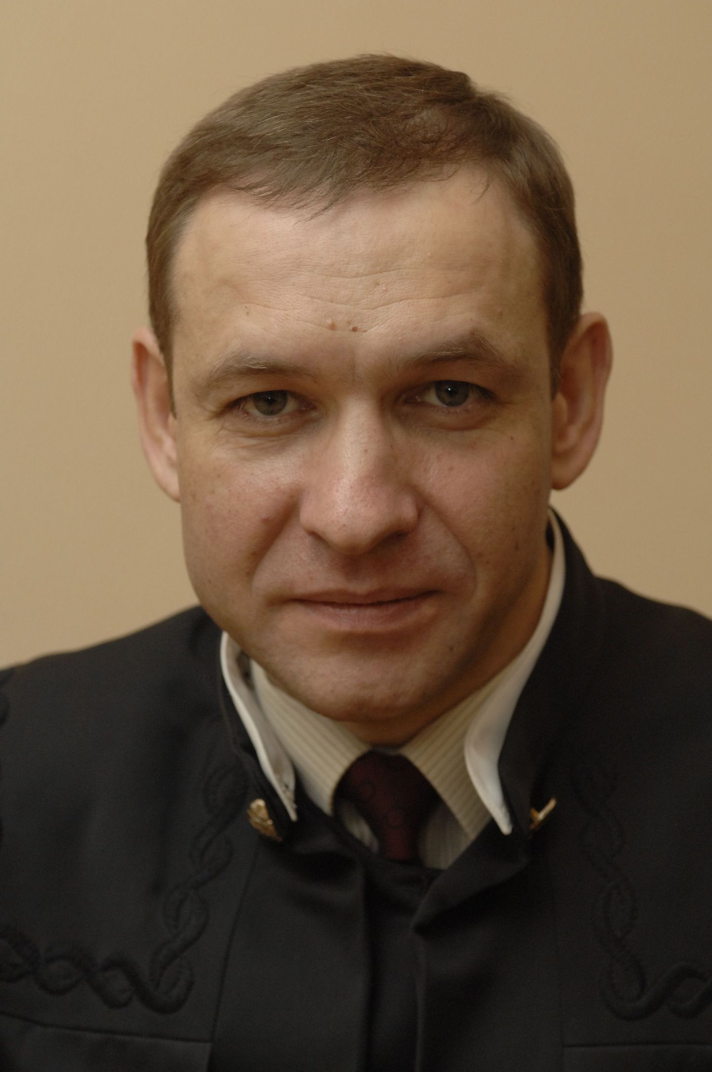 Член Мосгорсуда Эдуард Чувашов был застрелен в подъезде своего дома 12 апреля 2010 года.