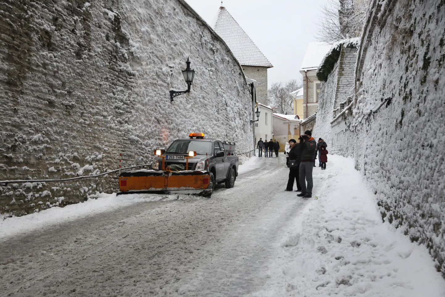 Уборка снега в Старом городе.