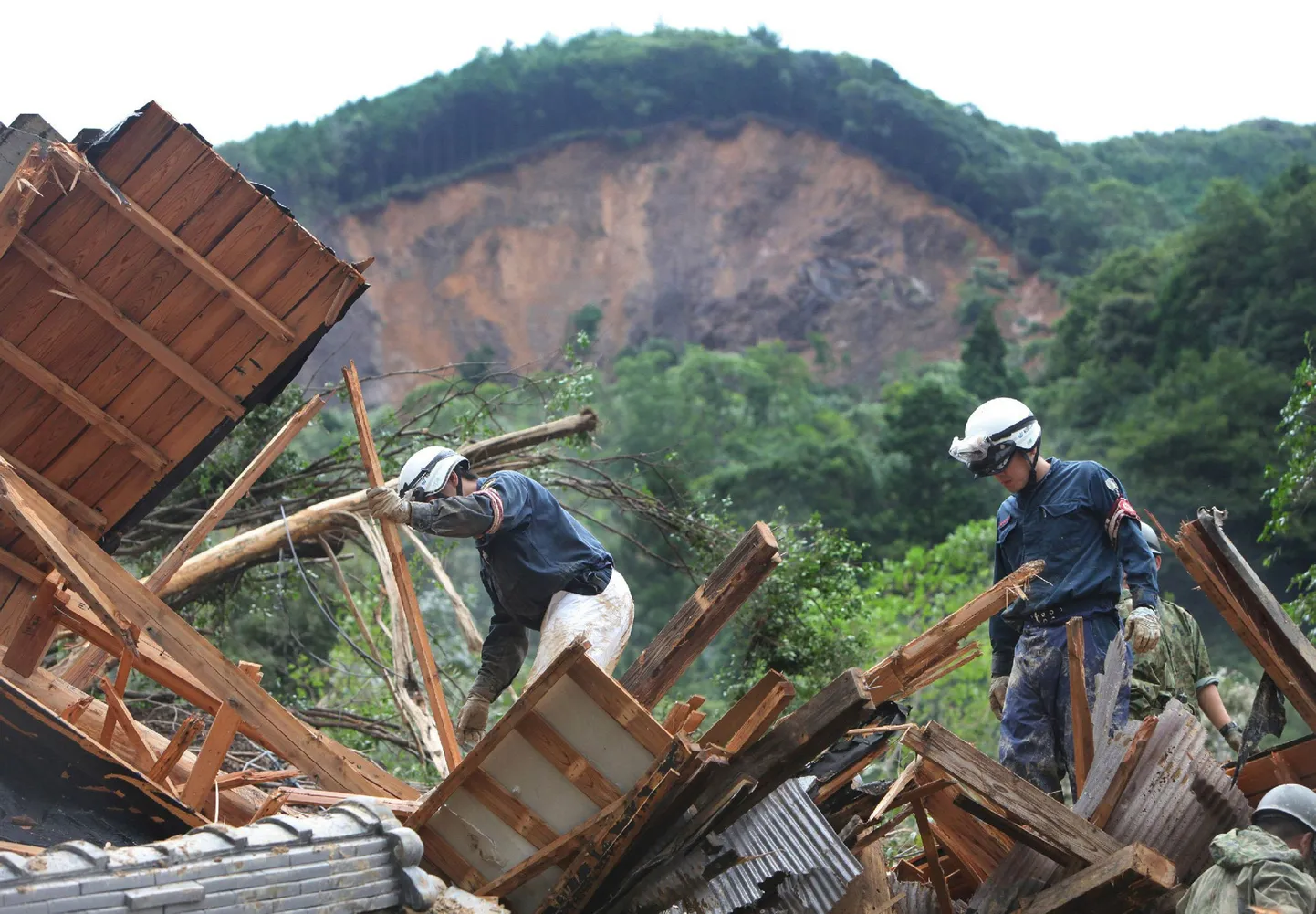 Päästetöötajad Wakayama provintsis Tanabes.