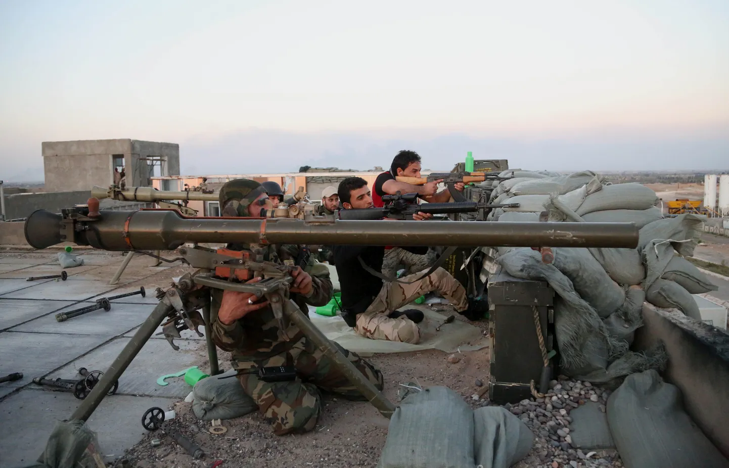 Iraagi sõdurid ja nendega koos võitlevate šiiidirühmituste liikmed.