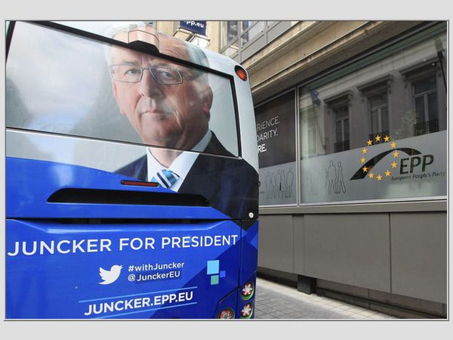 Junckeri buss tagantvaates.