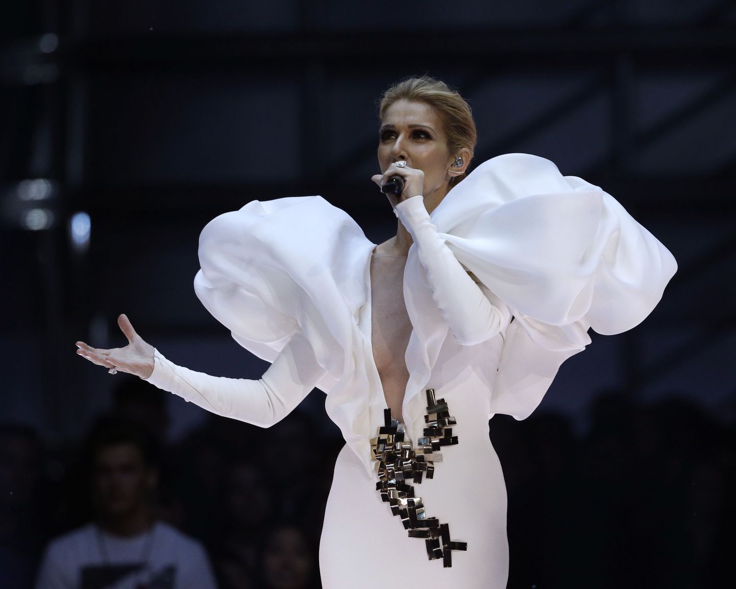 Celine Dion esitas oma karjääri suurimat hitti eile toimunud Billboard Music Awardsi gaalal.