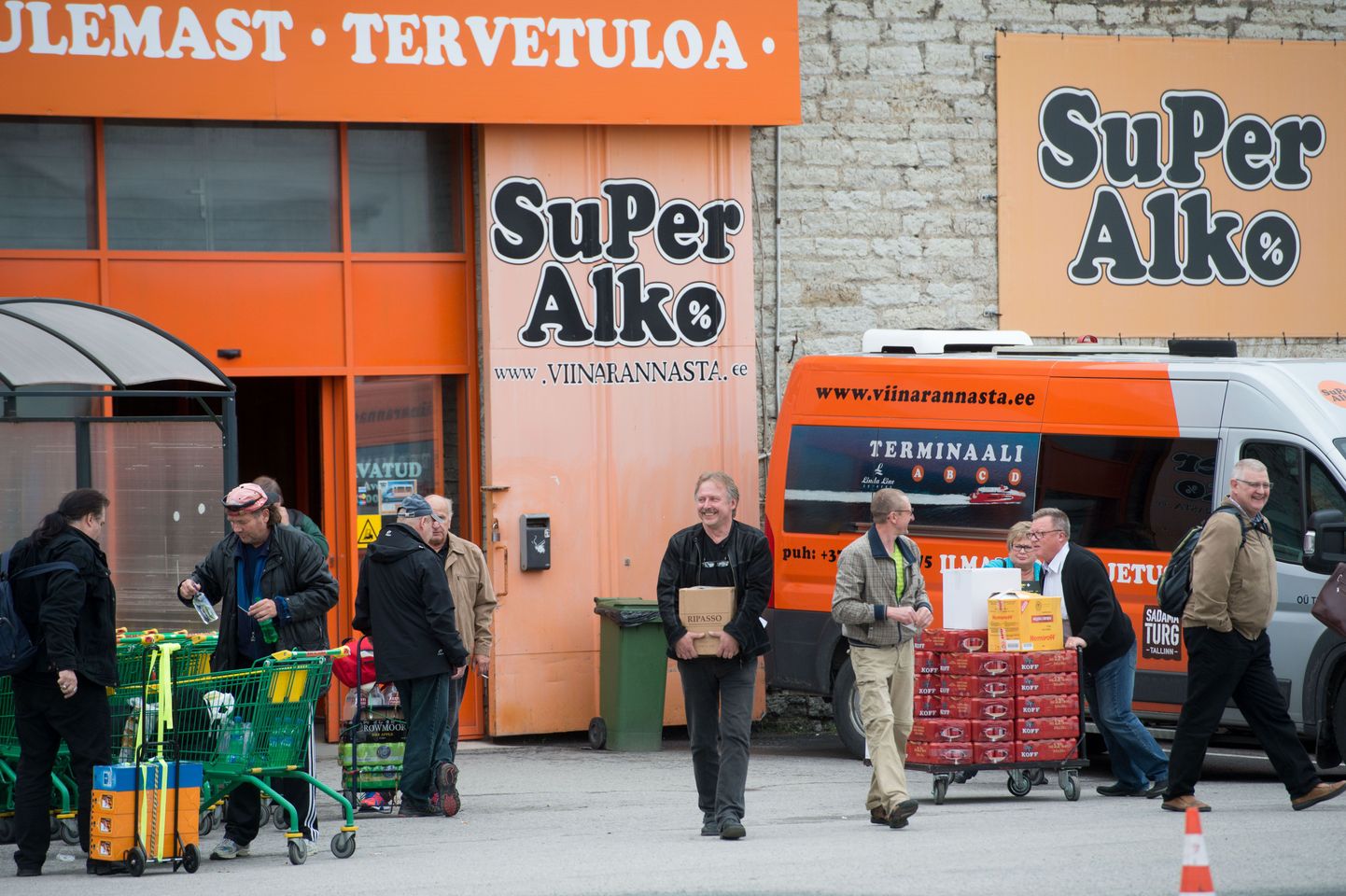 Super Alko kauplus Tallinna sadamas.
