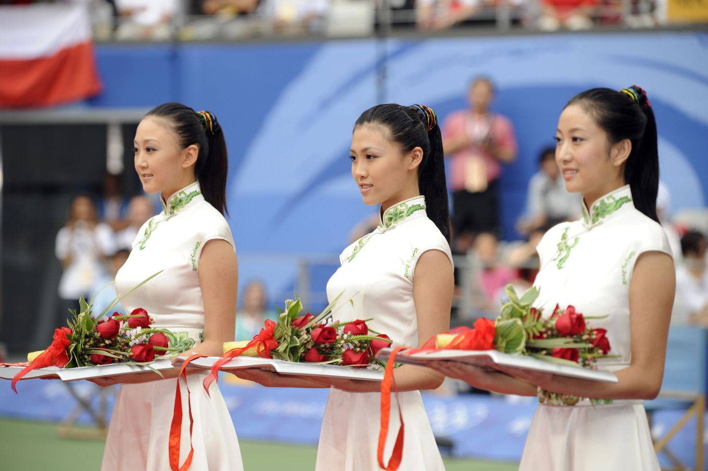 Pekingi medalitseremooniatel on kohalikku iluideaali esindavad naised
