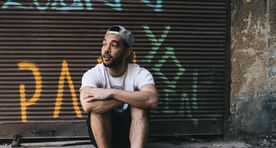 Sinilinnus saab nautida hip-hop muusikat Lähis-Idast