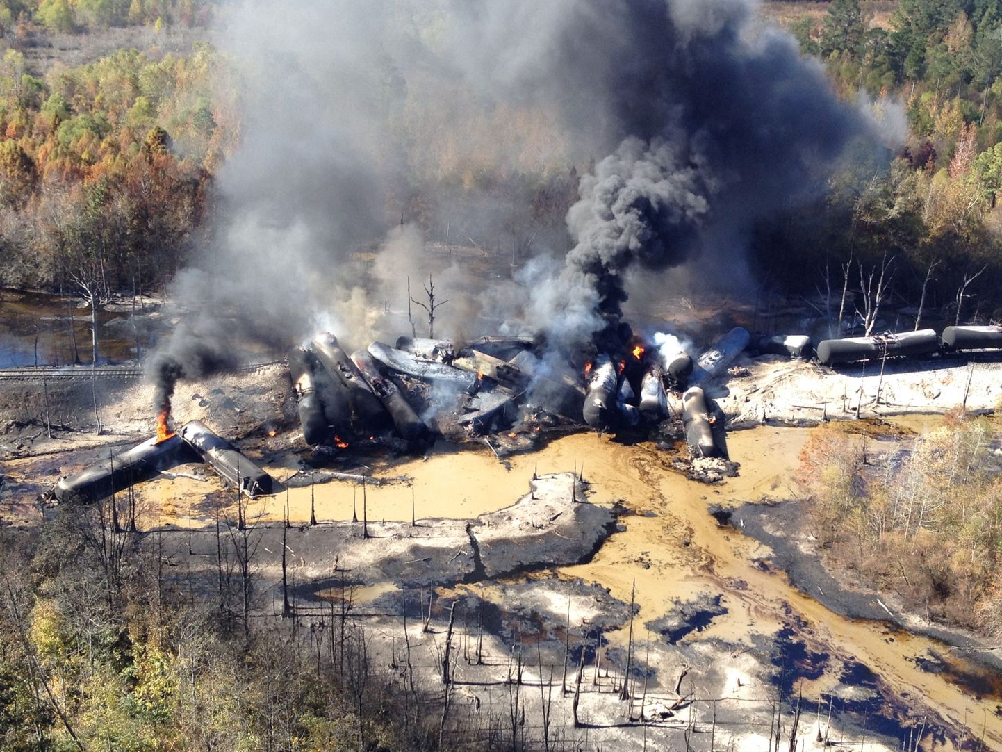 USAs Alabama osariigis plahvatas täna rööbastelt välja sõitnud toorõli vedanud rong