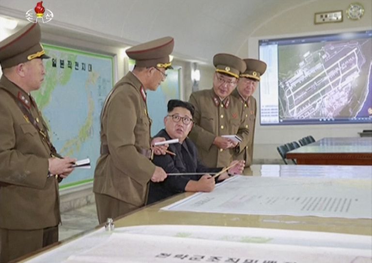 Kim Jong-un tutvumas plaanidega Guami ründamiseks. Foto: KRT/AP/Scanpix 