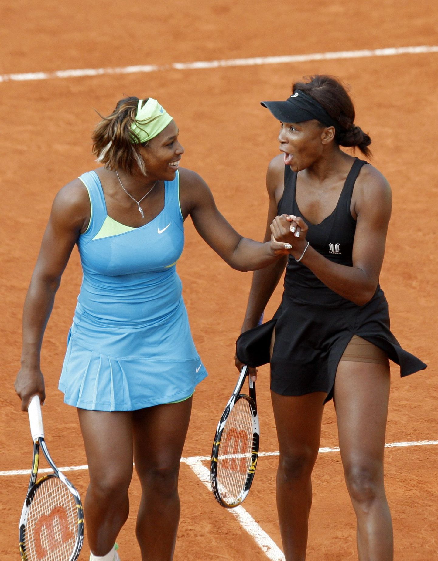 Venus Williams (paremal) ja Serena Williams.