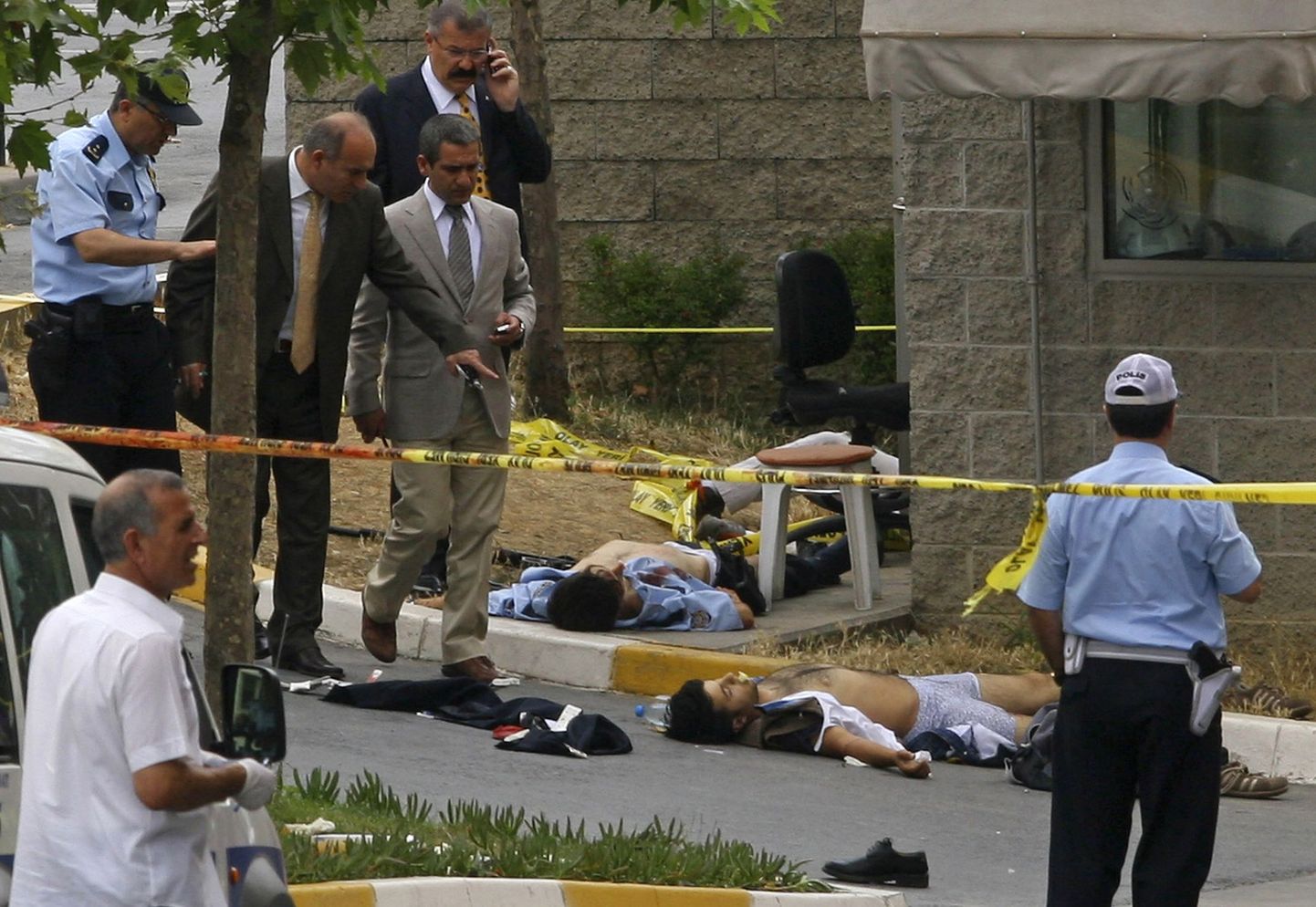 USA saatkonda Istambulis tabanud rünnakus sai surma kolm politseinikku ja kolm ründajat.