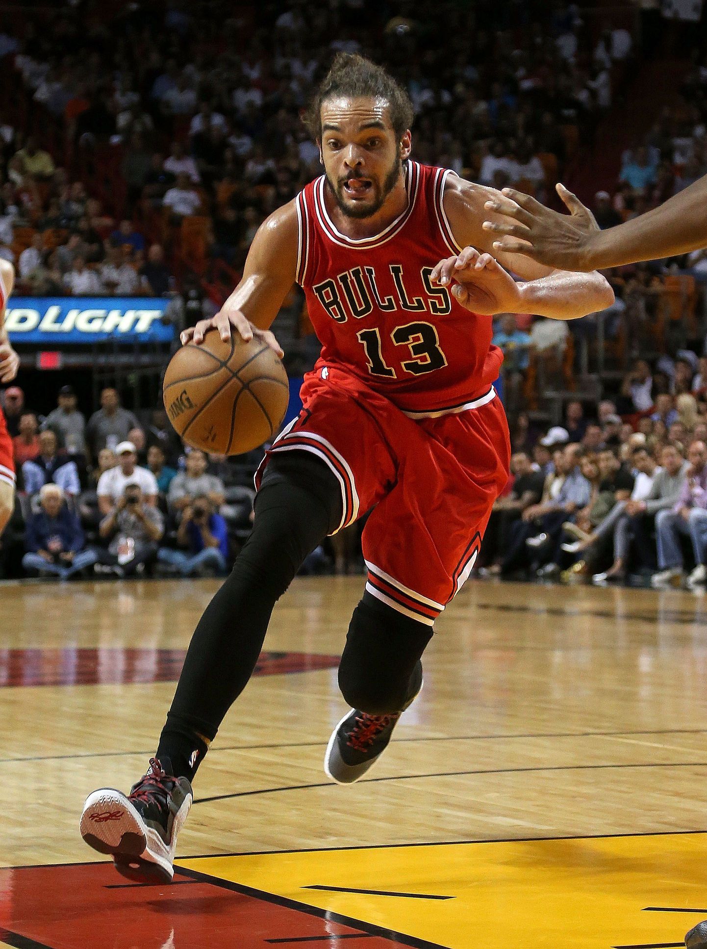 MIAMI, FL - APRIL 09: Joakim Noah #13 of the Chicago Bulls drives to the basket during a game against the Miami Heat at American Airlines Arena on April 9, 2015 in Miami, Florida. NOTE TO USER: User expressly acknowledges and agrees that, by downloading and/or using this photograph, user is consenting to the terms and conditions of the Getty Images License Agreement. Mandatory copyright notice:   Mike Ehrmann/Getty Images/AFP
== FOR NEWSPAPERS, INTERNET, TELCOS & TELEVISION USE ONLY ==