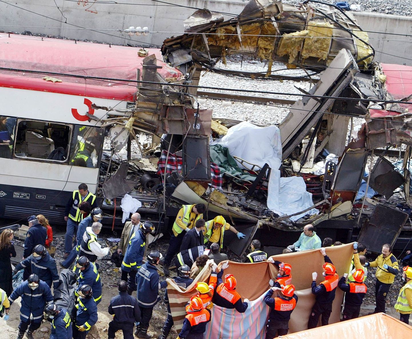 Üks 2004. aasta pommiplahvatustes lõhki rebitud rongidest Atocha rongijaama lähedal.