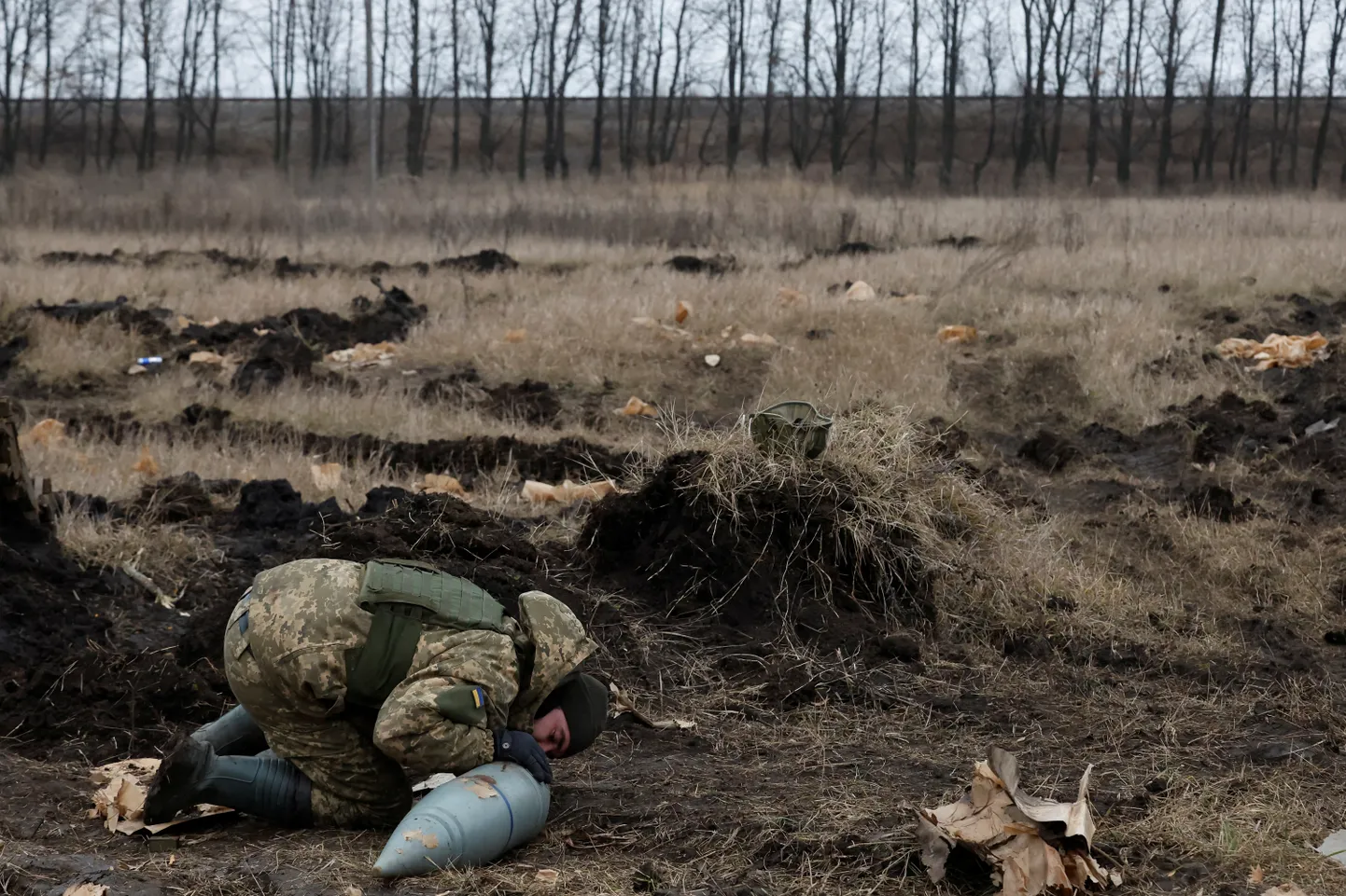 Ukraiņu karavīrs frontes līnijā Bahmutā Ukrainā. 2022. gada 26. decembris.