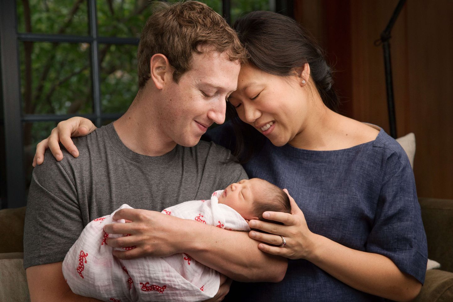 Facebooki asutaja Mark Zuckerberg koos abikaasa Priscilla ja tütre Max'iga.